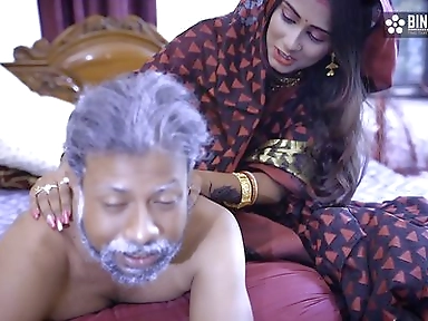 On the pretext of pressing back, father-in-law did a scandal with his son's wife ( Hindi Audio )