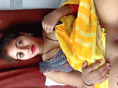Indian Siya Bhabhi Honeymoon in Train with Strange Passenger