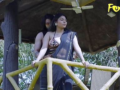 Outdoor Threesome Sex in Swiming Pool