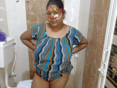 Gorgeous Sexy Mommy Solo Sex in Bathroom and Pissing Herself.