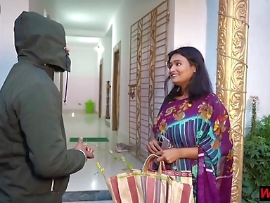 Auto Driver Fucks Beautiful Passenger Bhabhi! with Clear Audio