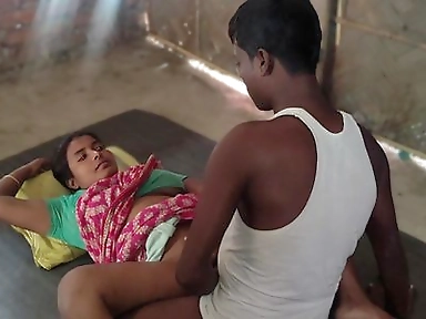 Desi Bhabhi & Her Husband Sex in Home