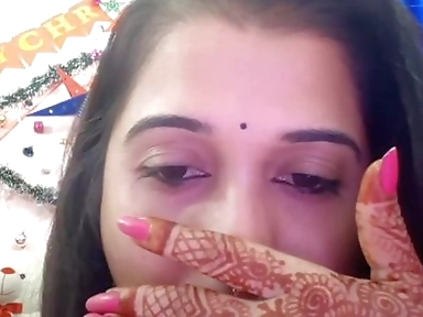 Smart Bhabi Hard Pussy Pumping on Video Call