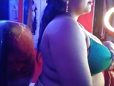 Desi Girl Opens Her Green Bra and Grabs Boyfriend's Cock