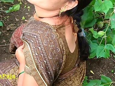 Desi Village Girlfriend Boyfriend Went to the Farm and Pressed Her Boobs in the Cotton Field and Showed Her Full Pussy and He Ur
