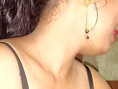 Desi Sexy Girl Outdoor Talking on the Phone